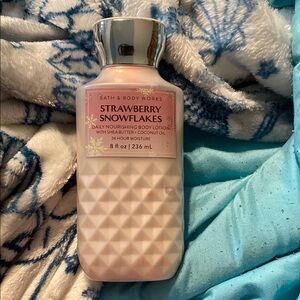Bath & Body Works Strawberry Snowflakes Pink Lotion